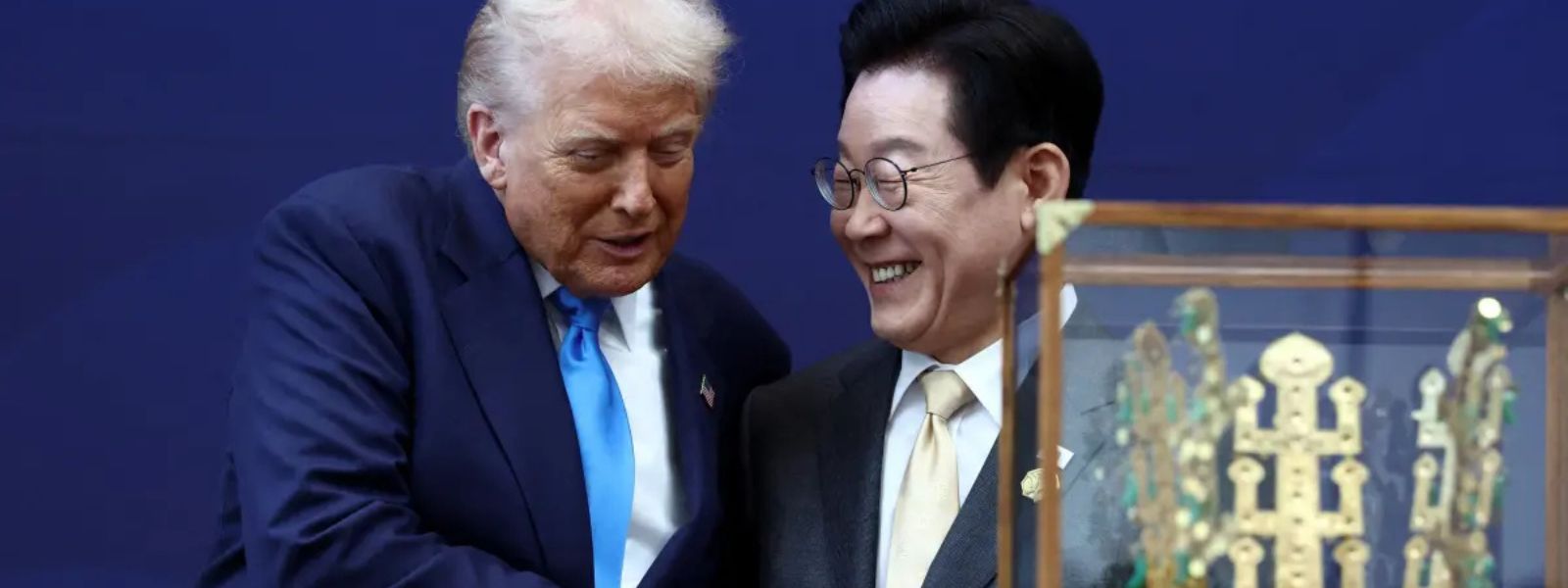 US President Gets Gold Crown From South Korea
